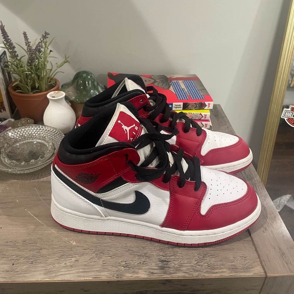 Jordan 1 Mid (red, black, and white)